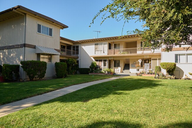 Primary Photo - 5707 Clemson St