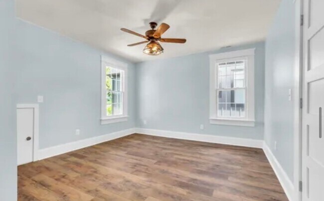 Building Photo - Gorgeous 3/2 Located 1 Block From Downtown Greenville!