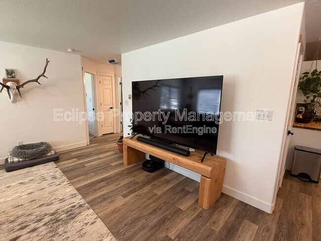 Building Photo - 464 Tara Dr