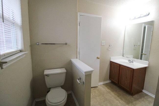 Building Photo - 16122 Branching Oaks