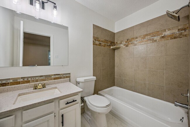 Building Photo - 6137 Quince Rd