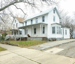 Building Photo - 407 S 8th St
