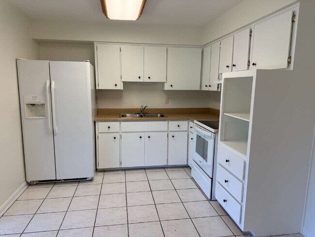 Building Photo - "Charming 2-Bedroom Retreat with optional studio on Coral Avenue – Cozy Comfort Awaits in Kissimm...