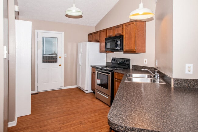 Building Photo - 3 Bedroom in Pike Township