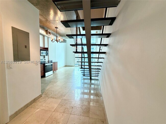 Building Photo - 690 SW 1st Ct