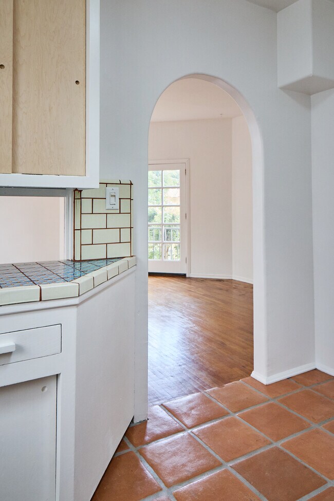 Building Photo - 6148 Glen Holly St