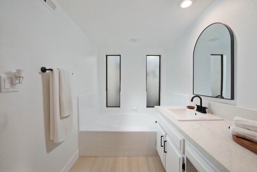 Building Photo - 20645 Roscoe Blvd