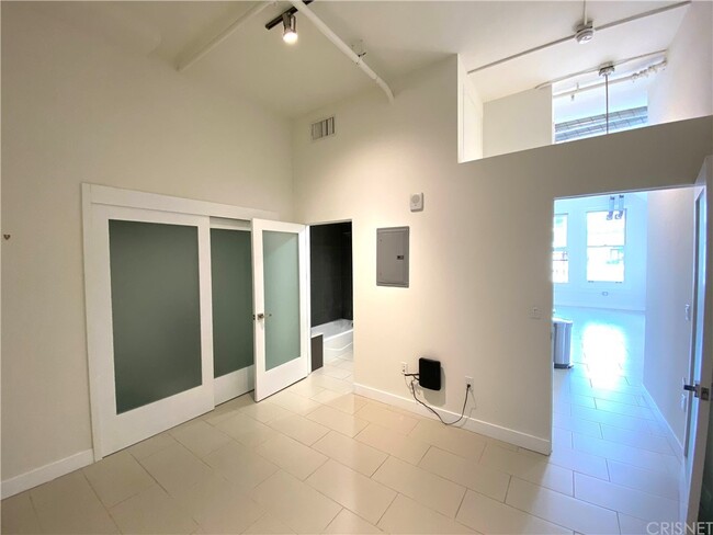 Building Photo - 939 S Broadway-