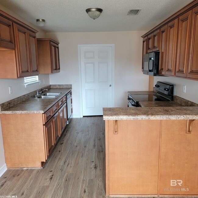 Building Photo - 1701 Woodbridge Cir E