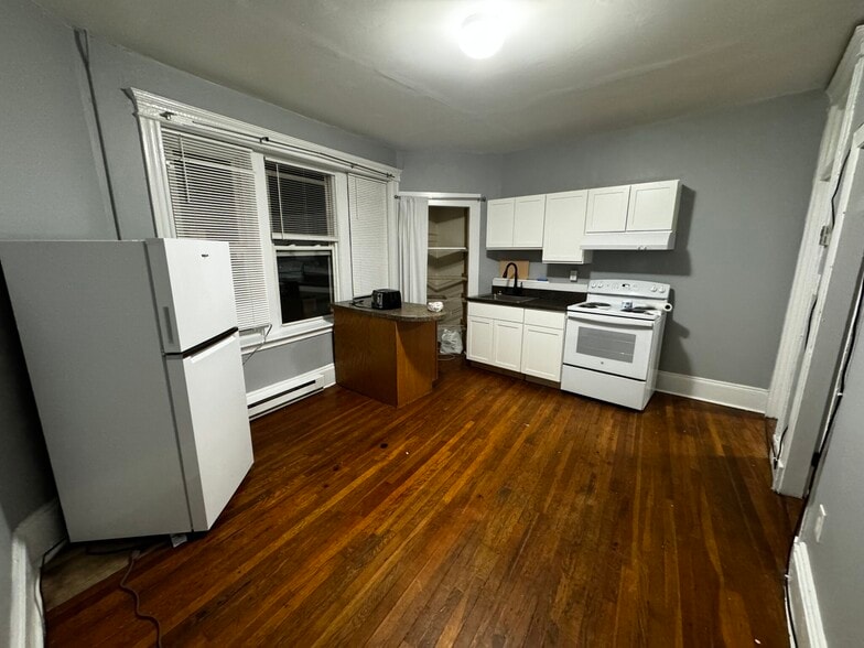 Building Photo - 881 Huntington Ave