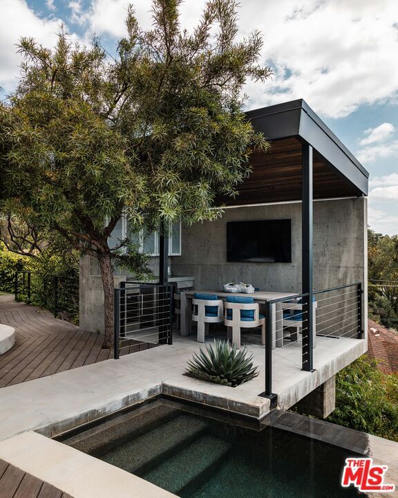 Building Photo - 2532 Canyon Oak Dr