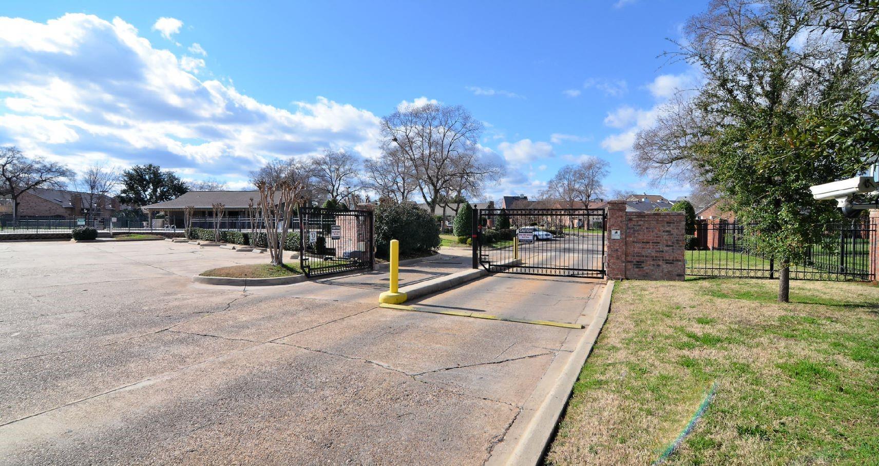Building Photo - 3636 Greenacres Place Dr