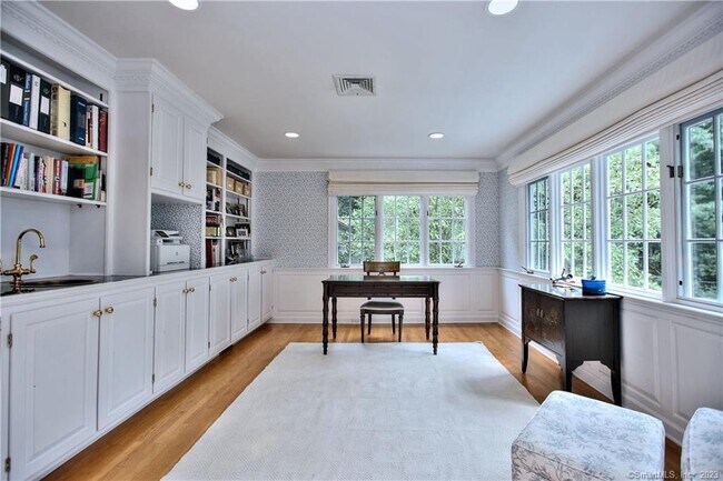 Building Photo - 30 Soundview Farm Rd