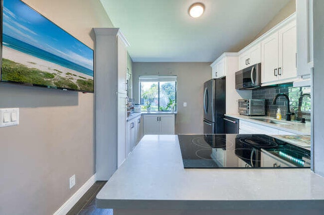 Building Photo - 3895 Island Club Cir W