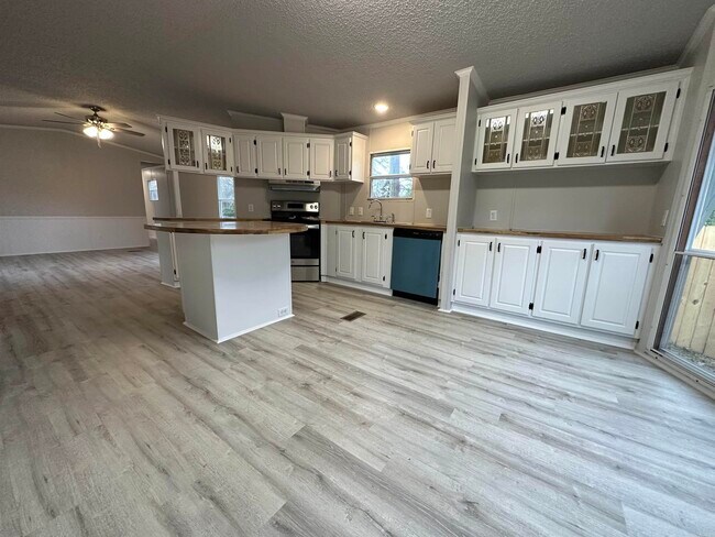 Building Photo - 2712 Spring St