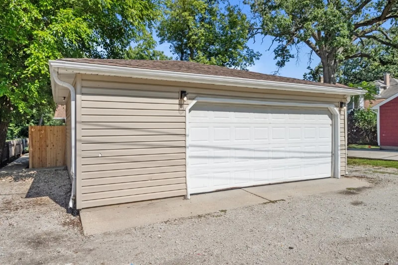 Building Photo - 2500-2502 Green Bay Rd