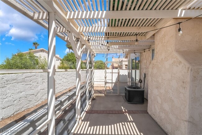 Building Photo - 1734 Talon Ave