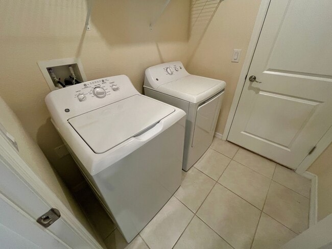 Building Photo - 50% Off First Month’s Rent! Spacious 5-Bed...