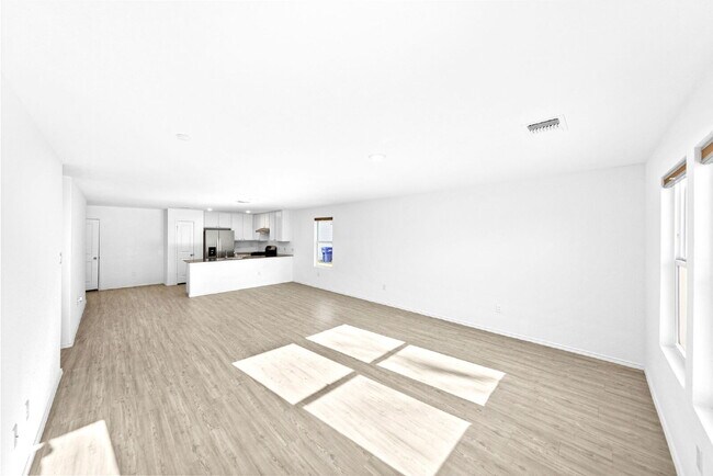 Building Photo - Charming 3-Bedroom Haven with 2 Full Baths