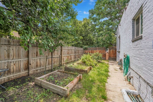 Building Photo - $2,395 - 2 Bed, 1 Bath Home in Denver with...