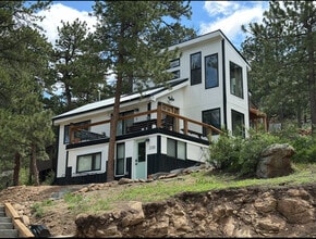 Building Photo - 230 Cyteworth Rd