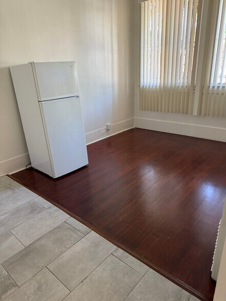 Building Photo - 1114 N Poinsettia Pl