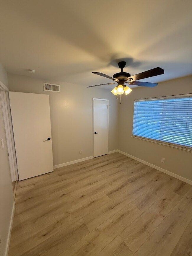 Building Photo - Beautiful 4 Bedroom, 2 Bathroom, Sylmar Home! Ready for Move-In!