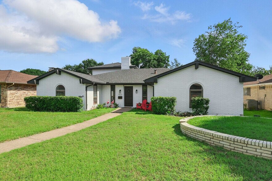 Building Photo - 522 Flamingo Way