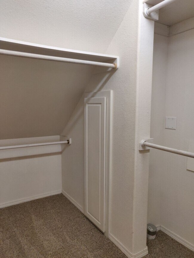 Building Photo - Spacious and charming, this two-story 4 be...