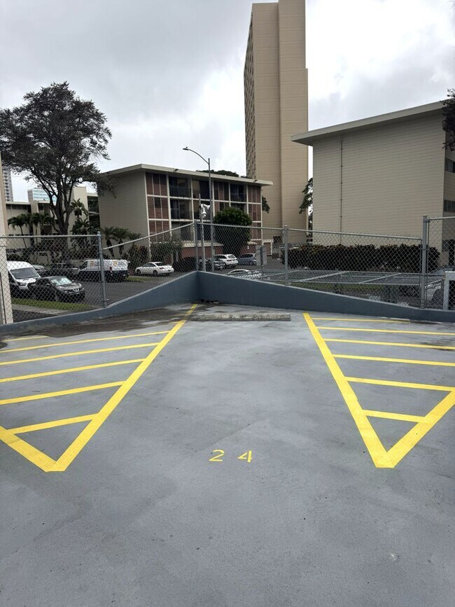 Building Photo - Rycroft Terrace - Upgraded Studio with Parking!