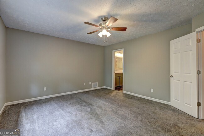 Building Photo - 604 Cloudland Dr