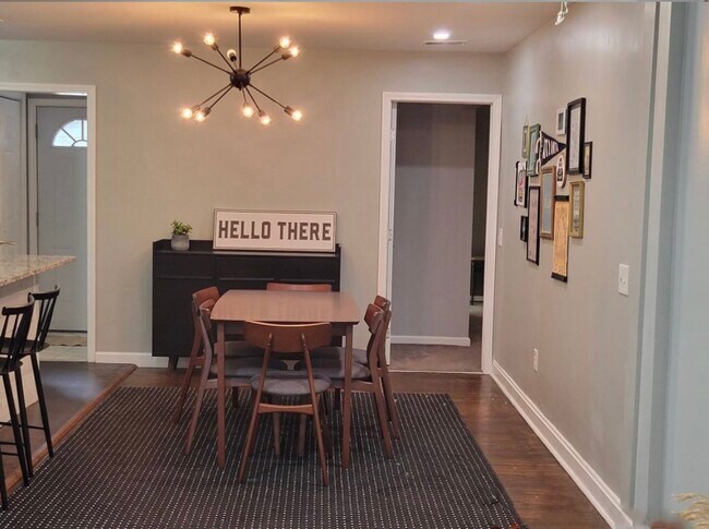 Building Photo - 1372 Lockwood Dr SW