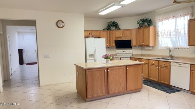 Building Photo - 3860 E Battala Ave