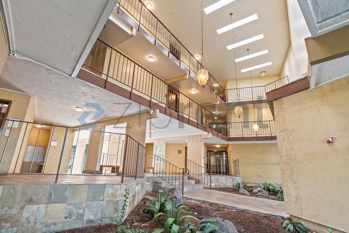 Building Photo - 1085 Murrieta Blvd