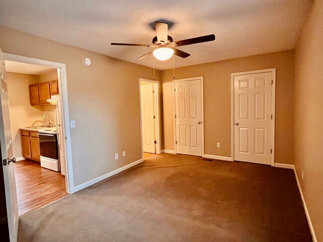 Interior Photo - Twin Hills