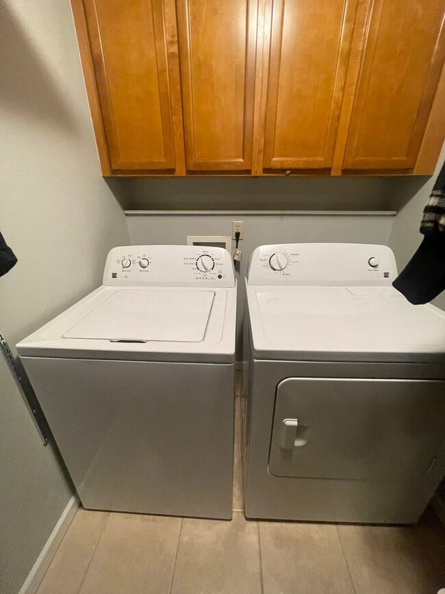 Building Photo - Pet Friendly UNFURNISHED LONG TERM Kalispe...