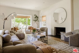 Building Photo - 2518 Canyon Dr