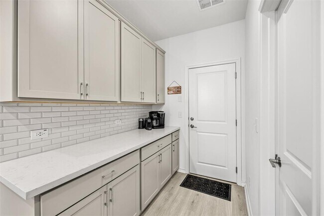 Building Photo - 301 Quarry Rock Cove