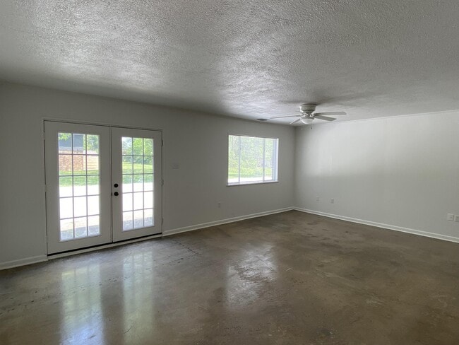 Building Photo - 1912 Dave Ward Dr