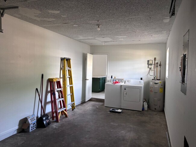 Building Photo - 3/2 Home in the Lake Joy Magic Lake Communities