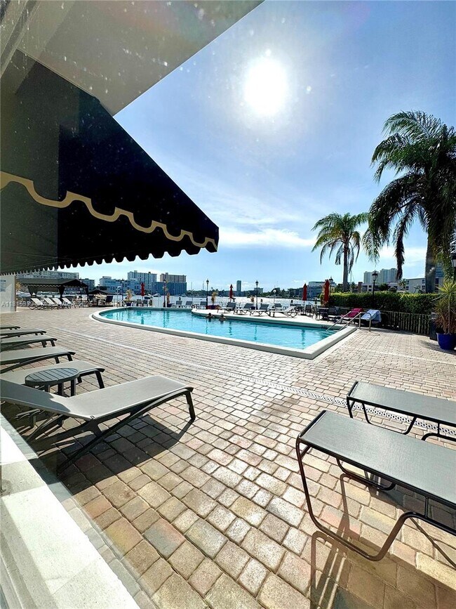 Building Photo - 100 Golden Isles Dr