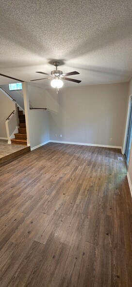 Building Photo - 2025A Stoneycreek Dr