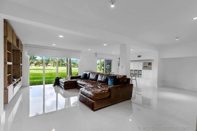 Building Photo - 3759 Oaks Clubhouse Dr