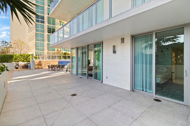 Building Photo - 300 Sunny Isles Blvd