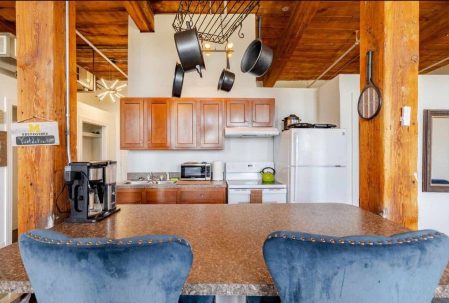 Building Photo - 226 Mt Elliott St