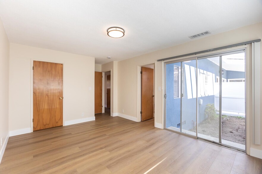 Master Bedroom with walk-in closet - 679 Rancho Dr