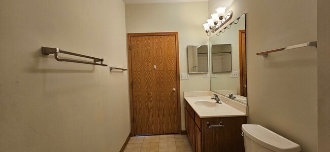 Building Photo - 1036 Woodview Ct