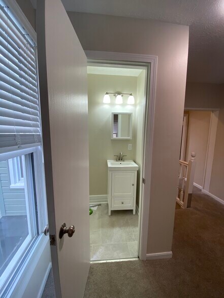 Building Photo - 642 Perrin Ave