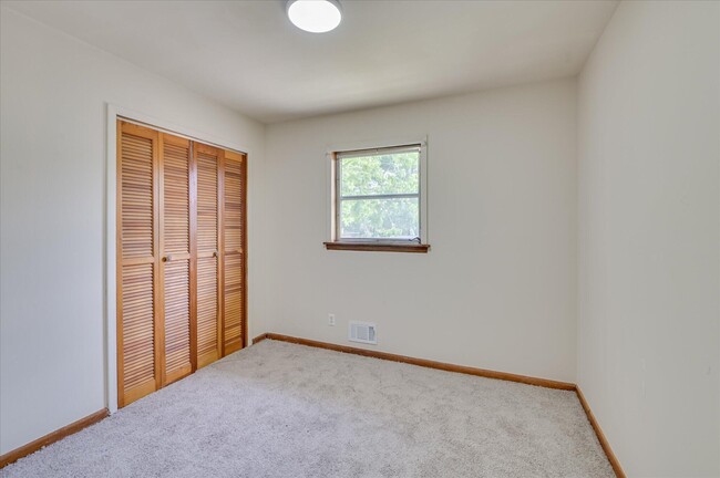 Building Photo - 1114 Terrace Cir