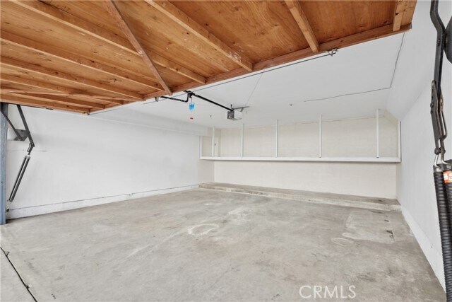 Building Photo - 112 N Primrose Ave